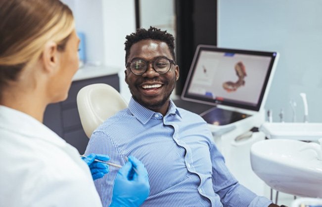 Patient in Sumner talking to dentist about cosmetic dental bonding